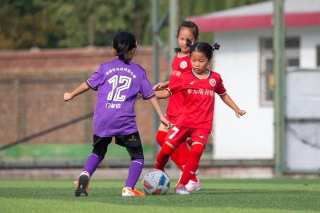 曼城男女球员今夏双双加盟巴萨